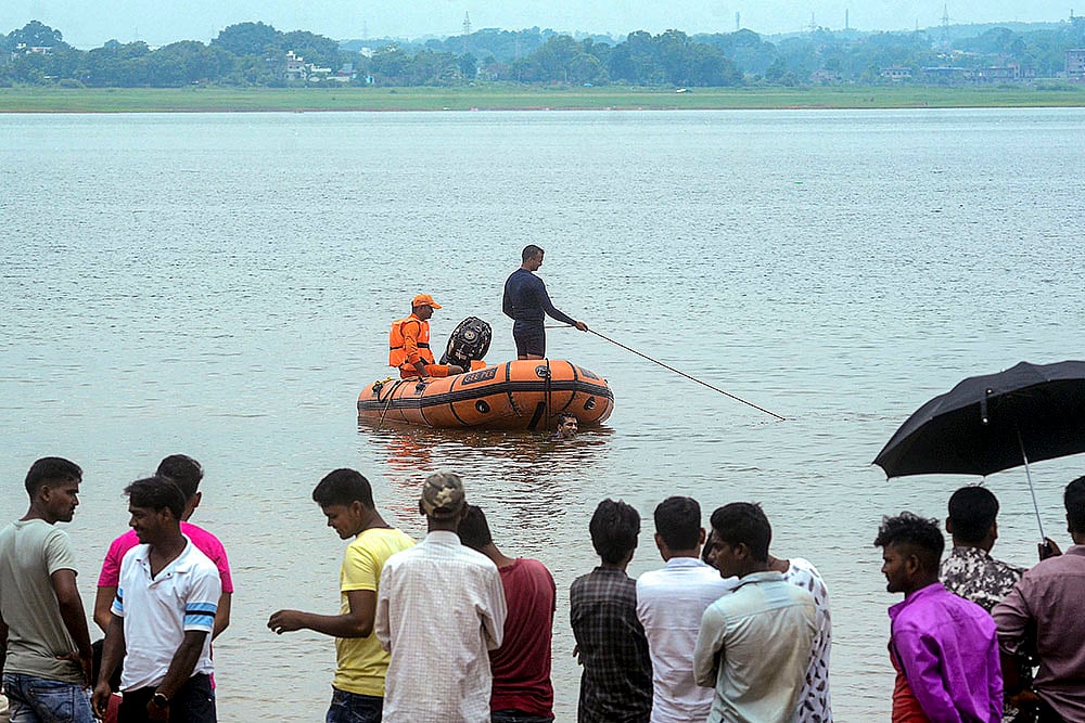 NDRF Search operation to trace youth drowned in Hatia Dam in Ranchi