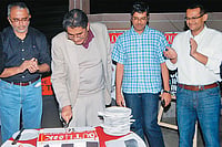 Through The Up And Down Road Photo: Sanjay Rawat : Marking a Milestone: (Left to right) Editor Krishna Prasad, Vinod Mehta, Publisher Maheshwar Peri and Indranil Roy at Outlook’s 16th anniversary party at Hotel Metropolitan, New Delhi
