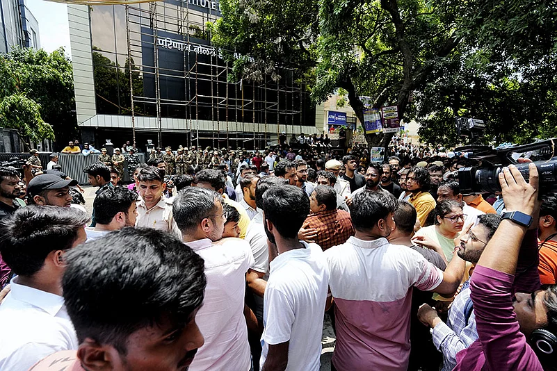 3 UPSC aspirants dead after coaching centre flooded