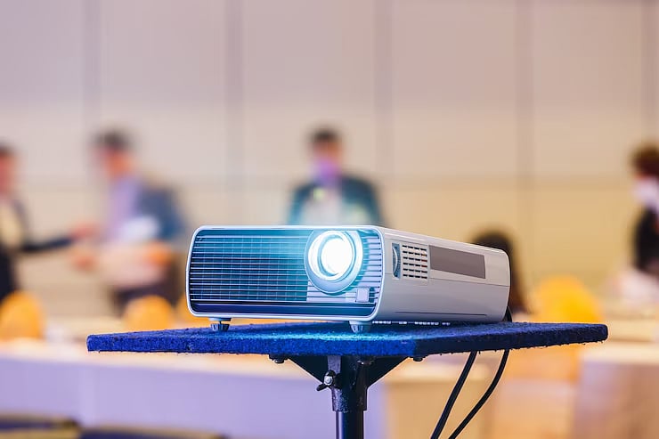 Amazon : The Best Outdoor Projectors for Summer Fun and Movie Nights!