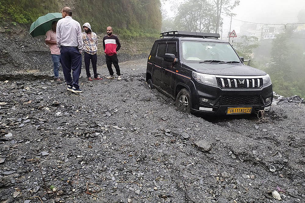 Landslide at Badrinath national highway in Chamoli