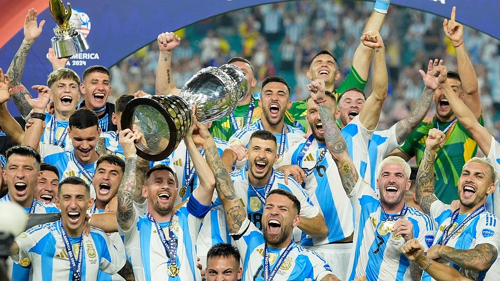AP/Rebecca Blackwell : Argentina players celebrate after beating Colombia 1-0 in the Copa America 2024 final.