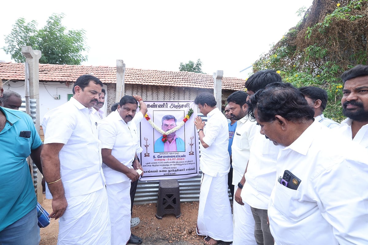 School education minister Anbil Mahesh at the drivers residence | 