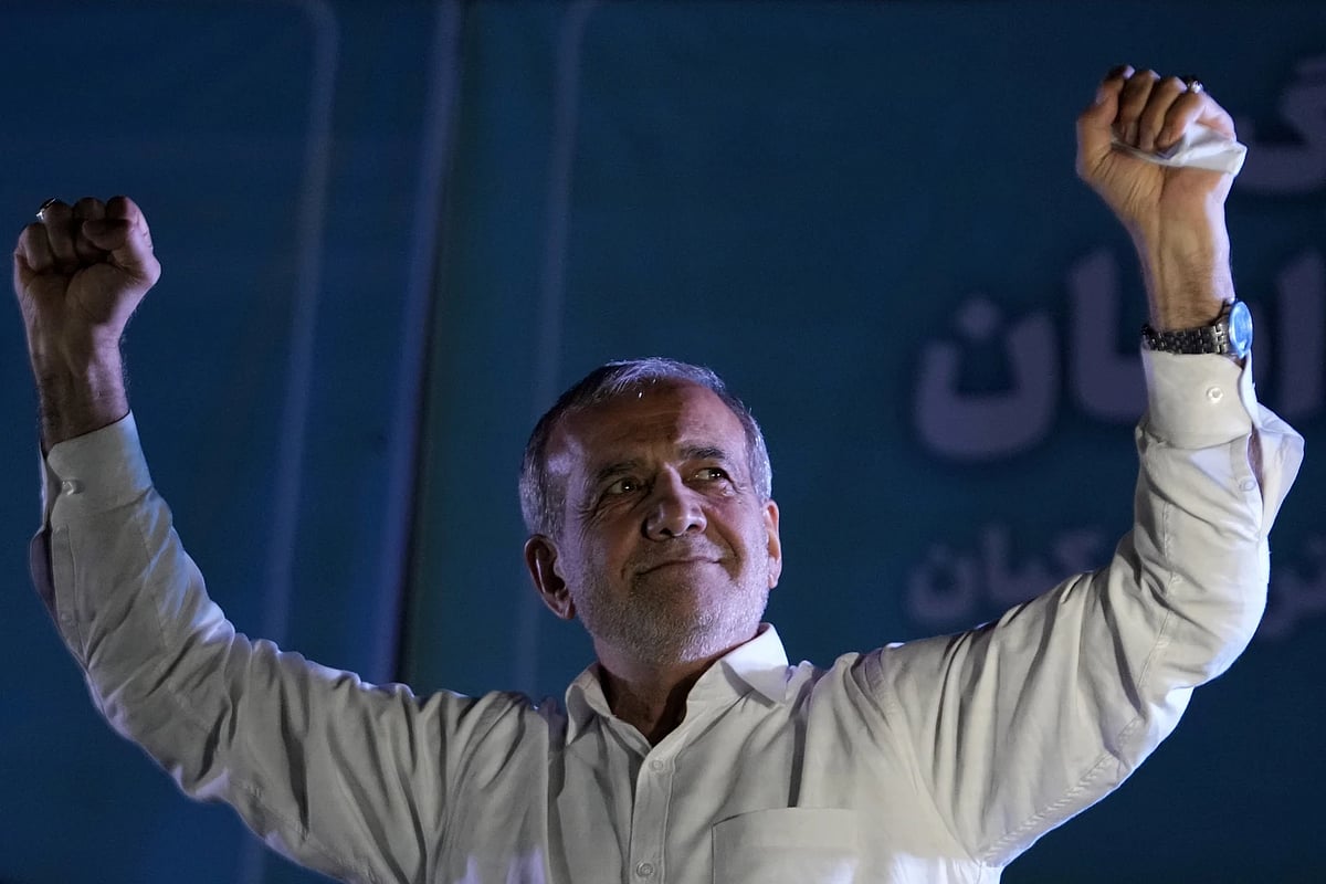 AP Photo : Iran President-elect Masoud Pezeshkian