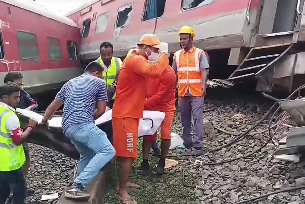 Rail accident_Howrah-Mumbai Mail derails in Jharkhands Seraikela-Kharsawan_3