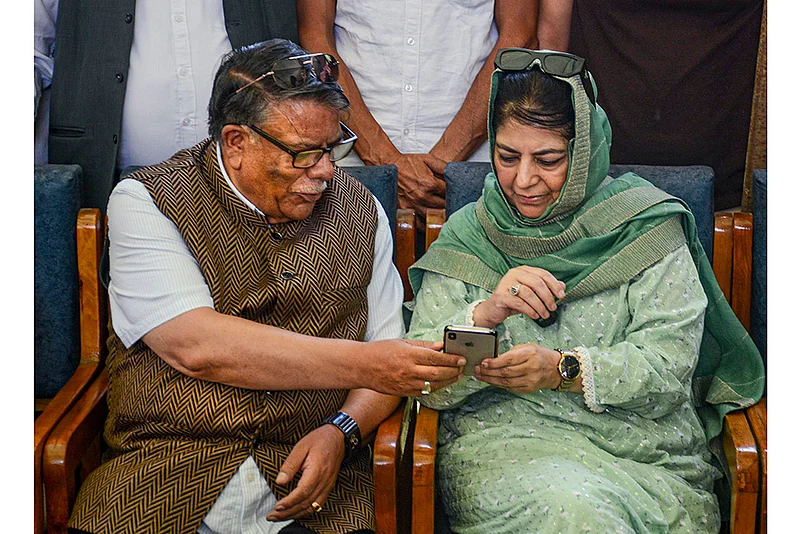 Mehbooba Mufti with political leader Khursheed Alam as he rejoins PDP