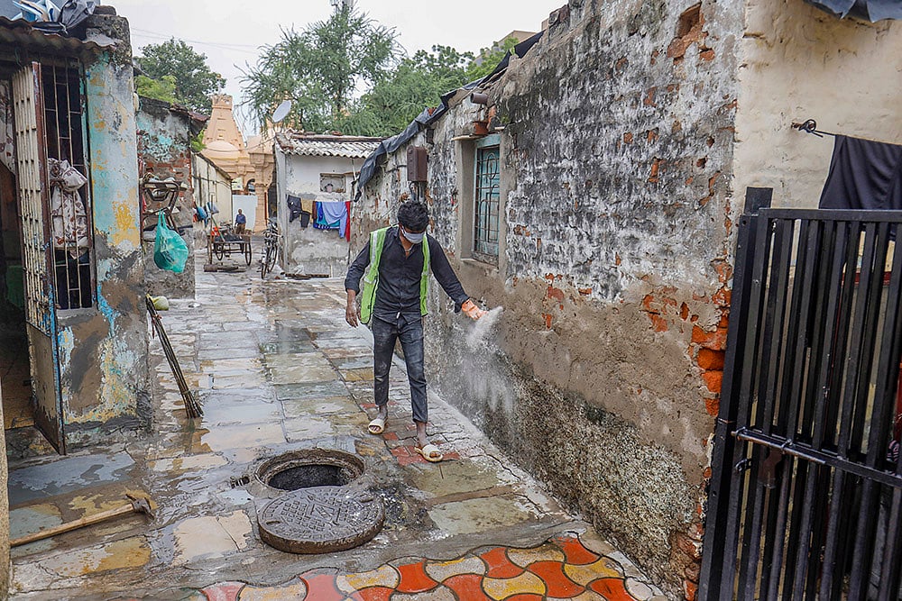 municipal worker sprinkles gamaxine powder against Chandipura virus
