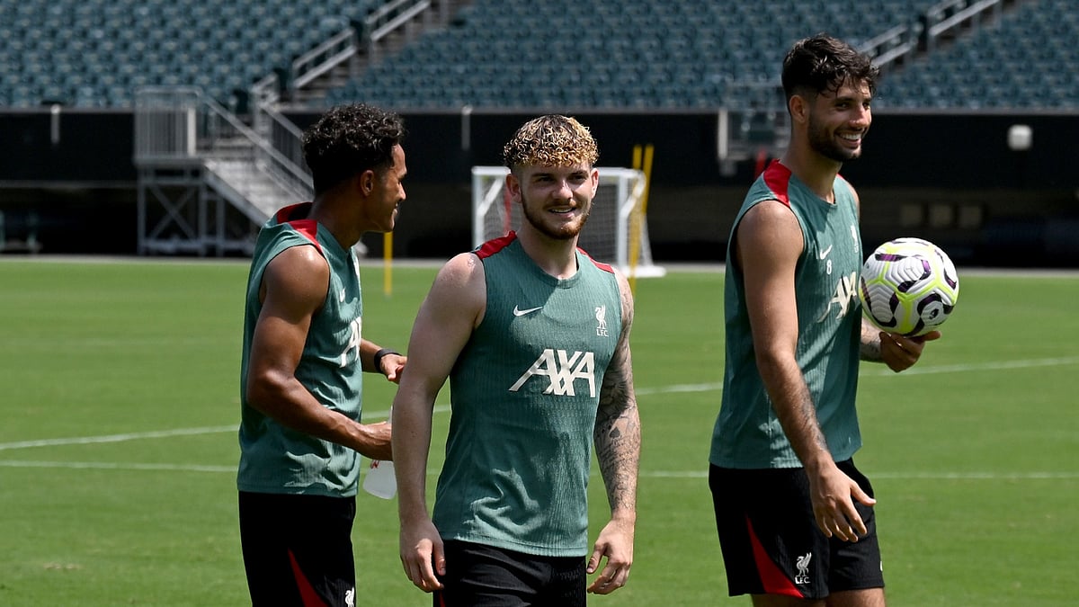 Harvey Elliott (centre) in Liverpool training
