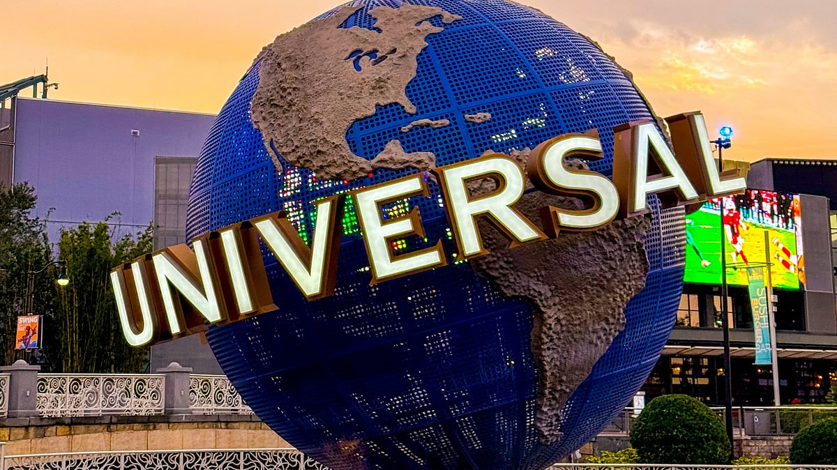 X : Universal studios