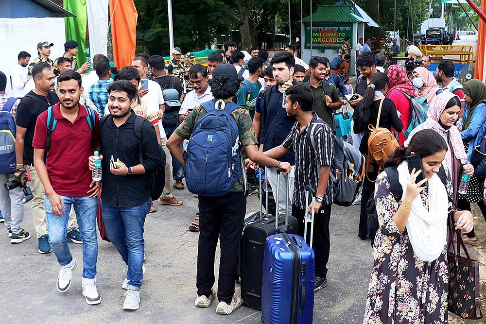 Bangladesh quota unrest: Students return to India_4