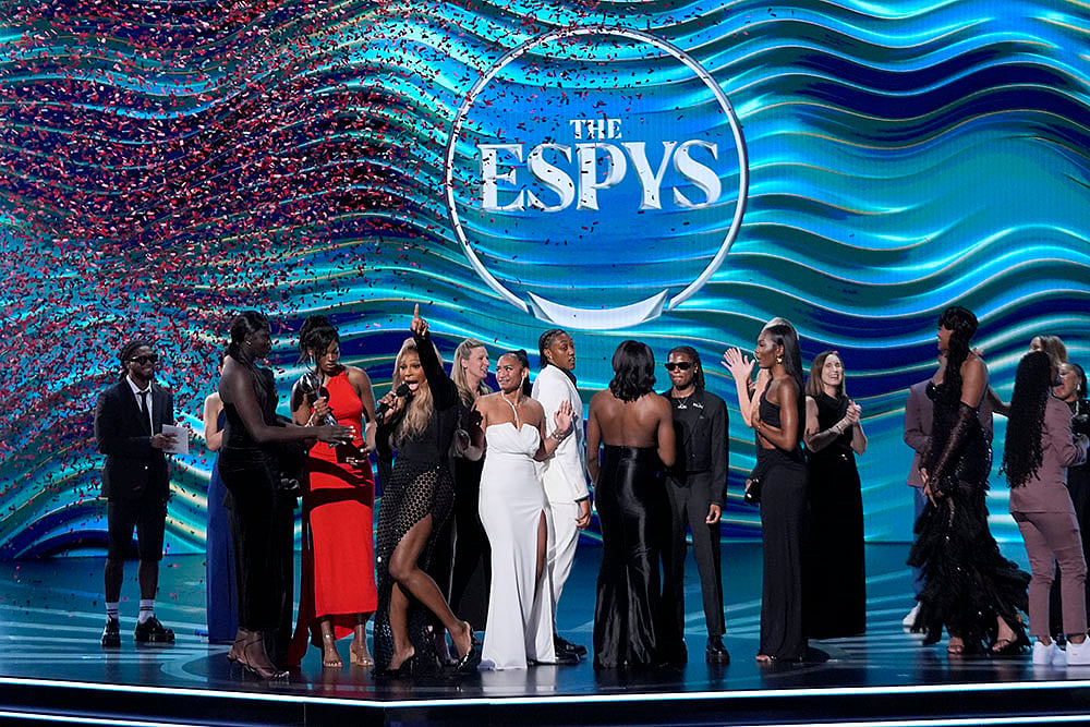 2024 ESPY awards: Serena Williams with South Carolina womens basketball team