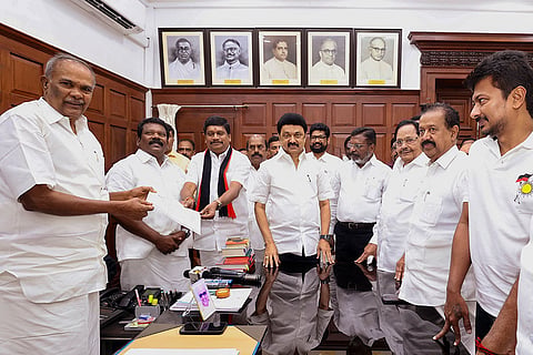 Anniyur Siva takes oath as MLA