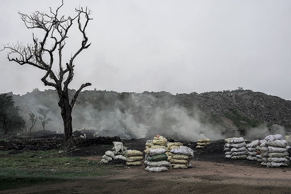 Photo: Vikram Sharma : Scary Depths: In dozens of villages in Jharkhand, unrestricted coal mining has created deep pits; some are more than a thousand feet deep