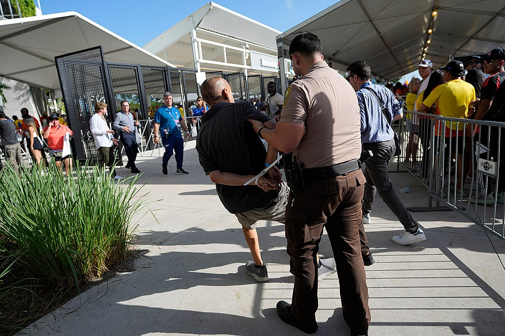 Copa America 2024 Fan Ruckus Outside Stadium Delays ARG Vs COL Kick-Off photo gallery_4