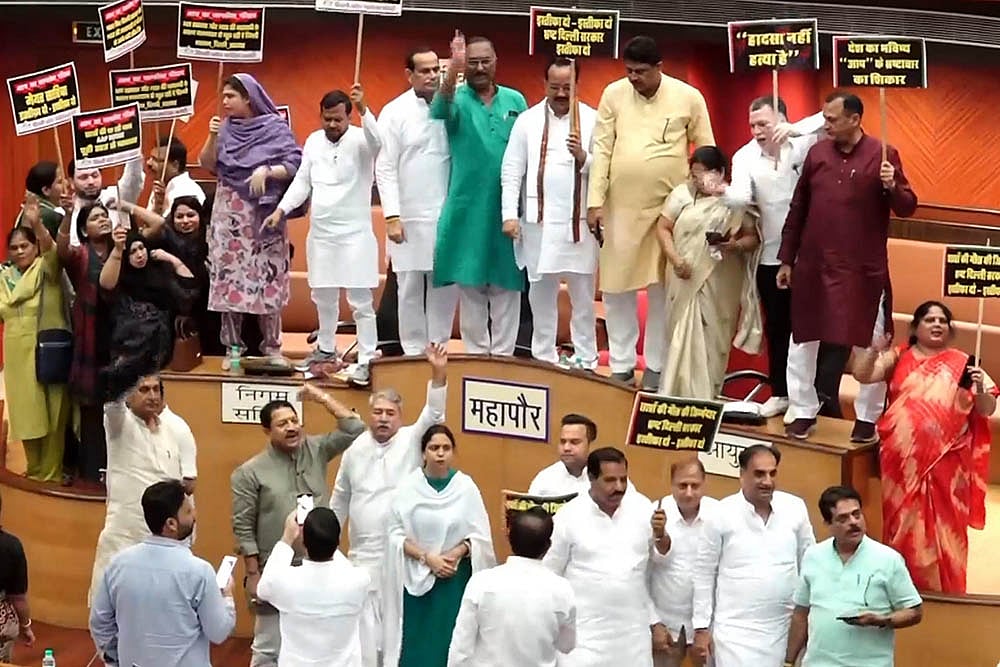 BJP Protest in MCD House over IAS aspirants death