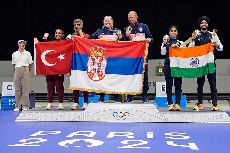 Paris Olympics Shooting_Manu Bhakar_10m air pistol mixed team_2