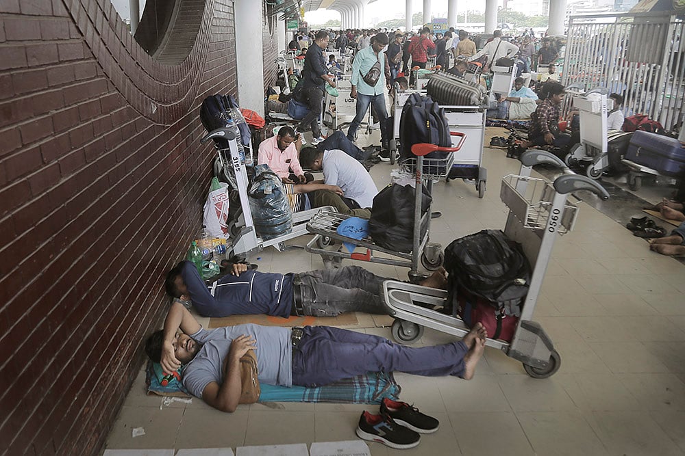 Curfew in Bangladesh after controversial quota protests_2