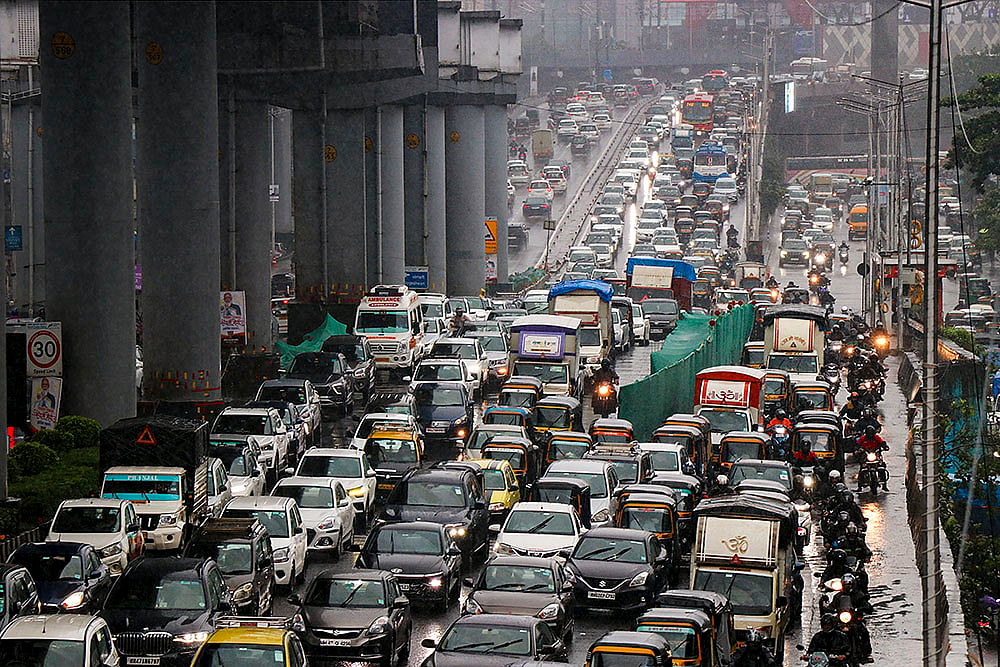 Traffic jam during heavy rainfall in Mumbai_8