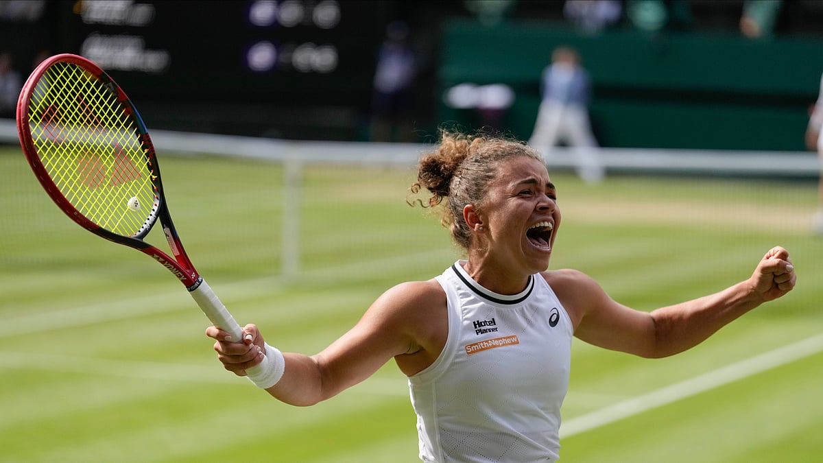 AP Photo/Mosa'ab Elshamy : Jasmine Paolini of Italy celebrates after defeating Donna Vekic of Croatia in their semifinal match at the Wimbledon tennis championships in London.