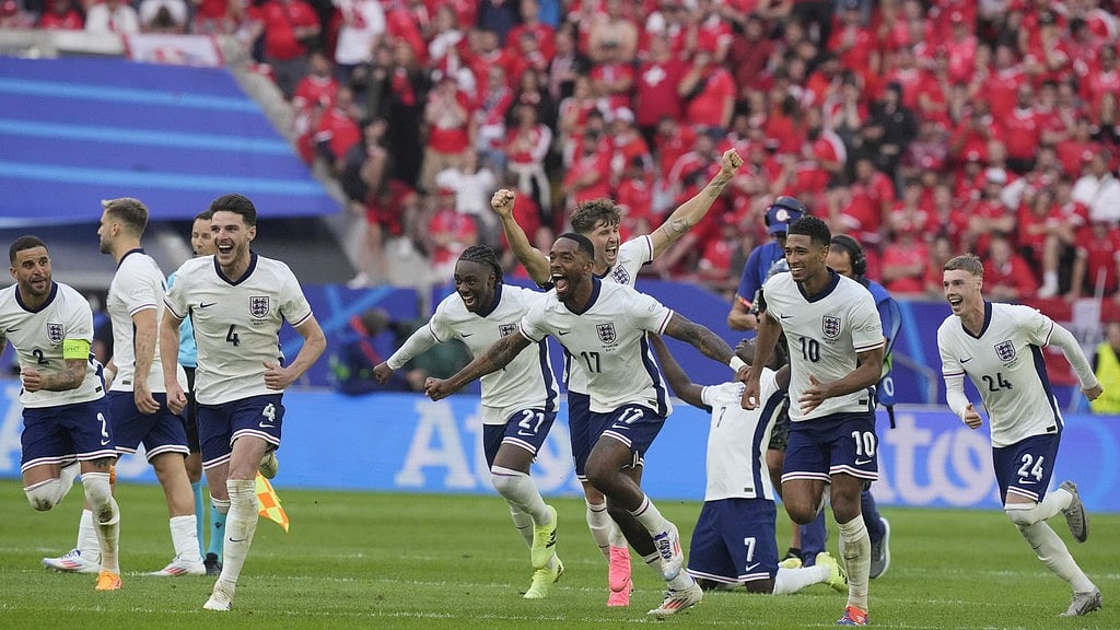 AP : England win against Switzerland