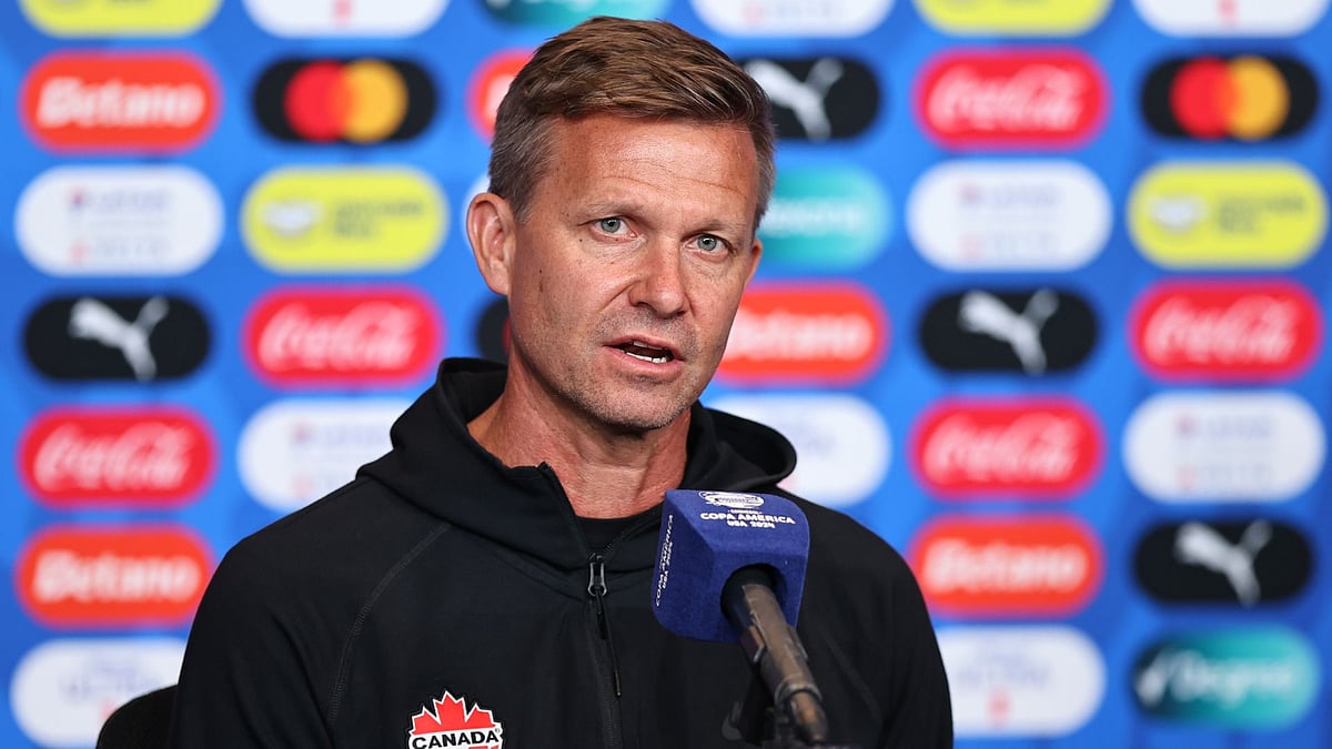 Marsch addresses the media