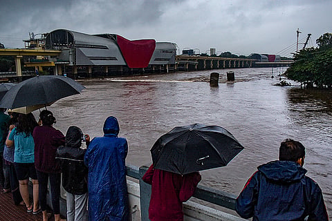 Pune rains: Mutha river overflows