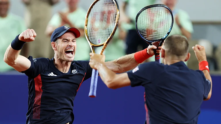 Andy Murray and Dan Evans are through to the quarter-finals at the Paris Olympics - null