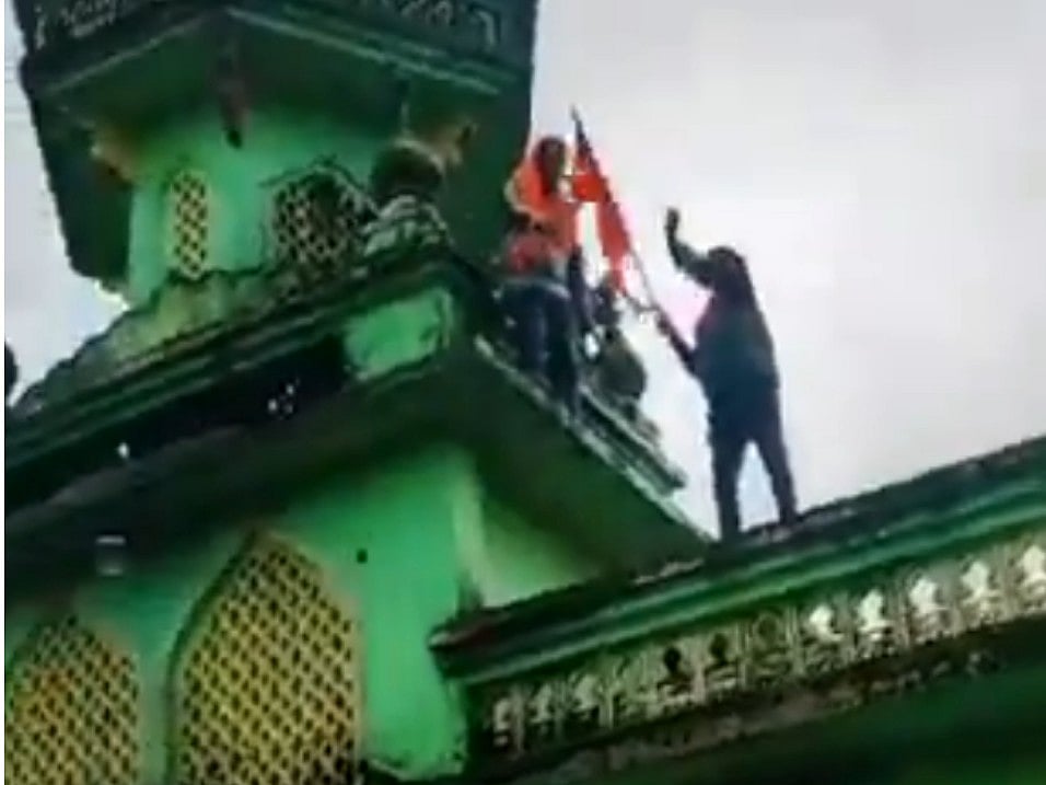Kolhapur: Video Of Mob Vandalising Mosque Goes Viral