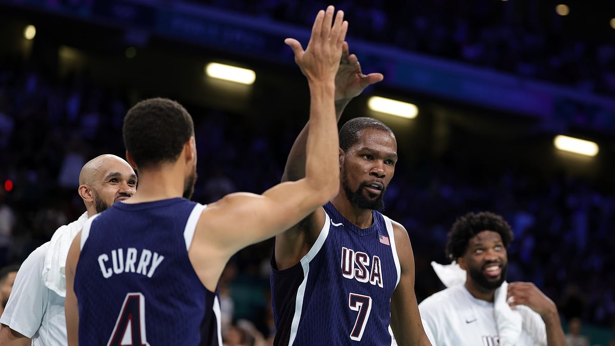 Team USA's Kevin Durant celebrates with Stephen Curry