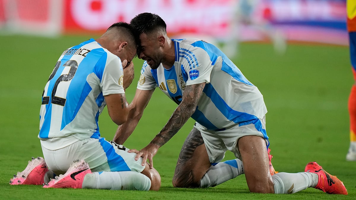 AP Photo/Wilfredo Lee : Argentina's Lautaro Martínez, left, and Nicolás Gonzalez celebrate after defeating Colombia in the Copa America final soccer match in Miami Gardens, Fla., Sunday, July 14, 2024.