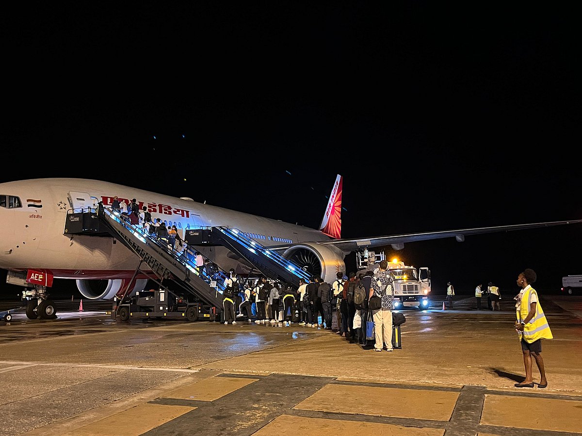 X/@DDIndialive : Indian cricket team boarding the chartered Air India flight, arranged by BCCI, from Barbados to Delhi