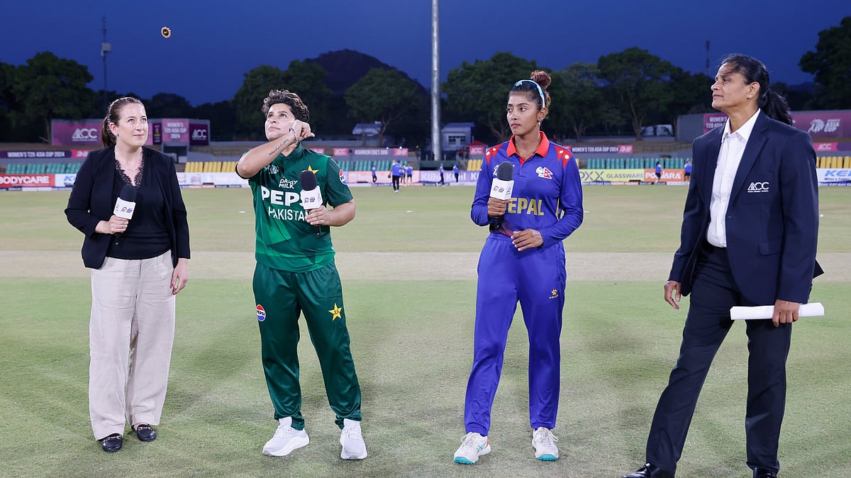 Photo: ACC : Pakistan women captain Nida Dar (L) and Nepal women captain Indu Barma during the toss time in Dambulla.