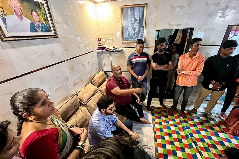 Aaditya Thackeray meets family members of Kaveri Nakhwa, BMW hit-and-run case