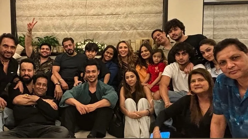 Salman Khan celebrates Iulia Vanturs birthday