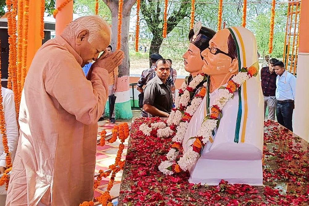 Mohan Bhagwat pays tribute to havildar Abdul Hamid