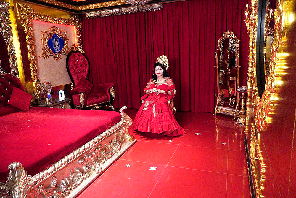 Godwomen Radhe maa in Mumbai 