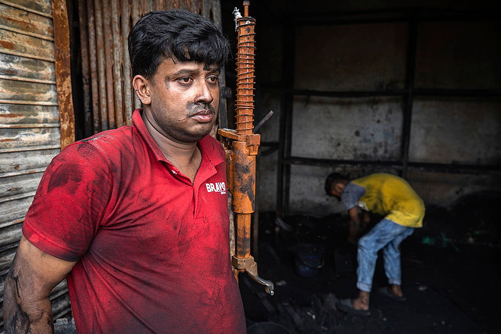 Curfew in Bangladesh after controversial quota protests_8