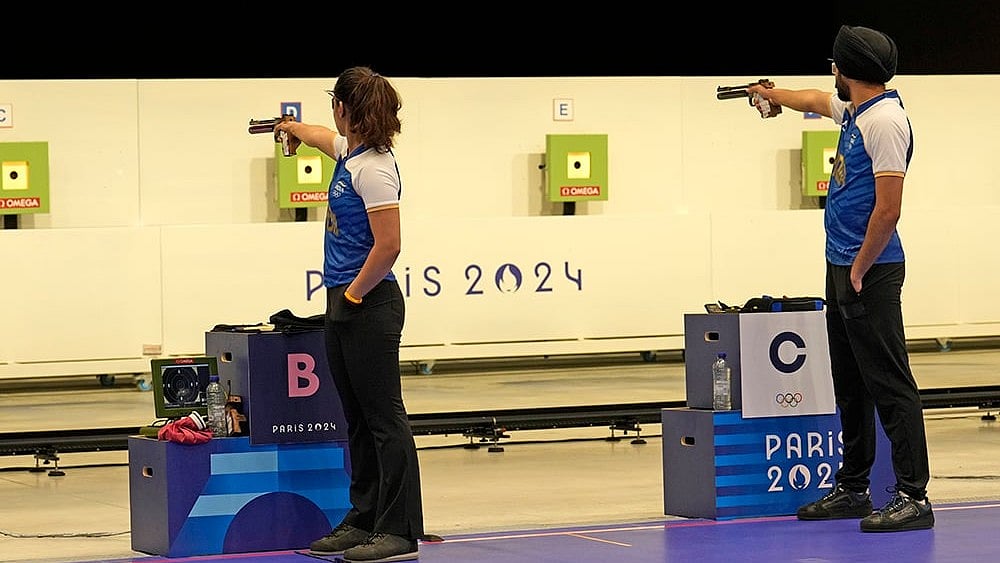 | Photo: AP/Manish Swarup : Manu Bhaker and Sarabjot Singh compete in 10m air pistol mixed team bronze medal event 