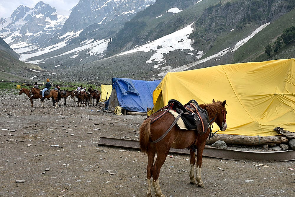 Makeshift tea stalls in the midst of Thajwas meadows in Sonamarg, Kashmir