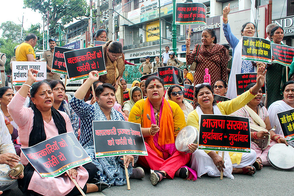Mahila Congress protest