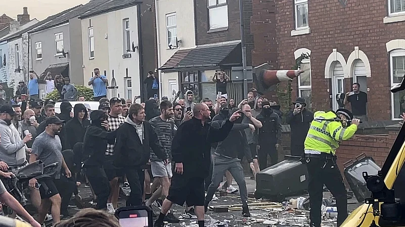 An unruly crowd clash with police in Southport |