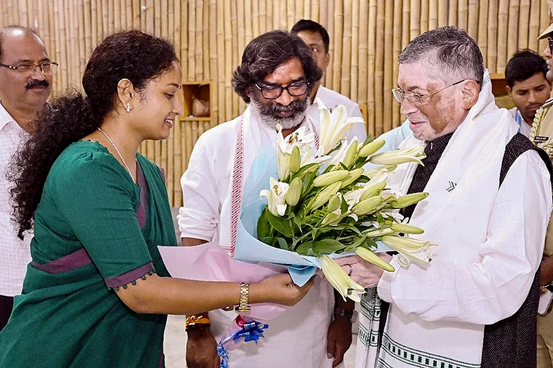 New Jharkhand Guv Santosh Gangwar with Hemant Soren