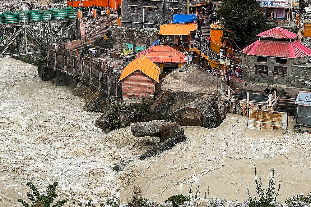 Alaknanda river overflows near Badrinath Temple