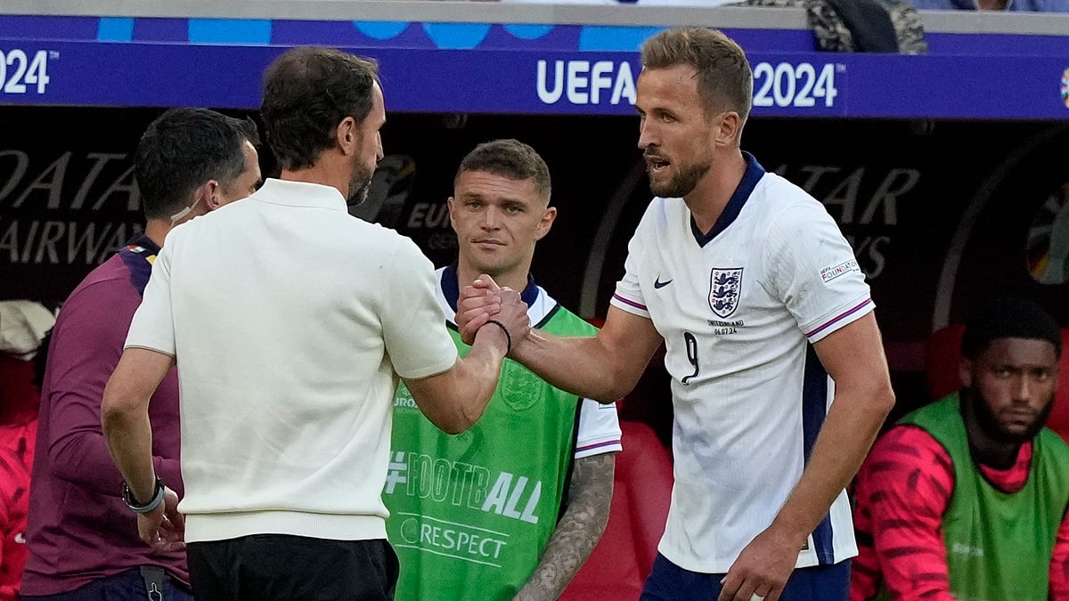 AP Photo/Frank Augstein : England's manager Gareth Southgate, left, greets England's Harry Kane during the quarterfinal match between England and Switzerland at the Euro 2024 football tournament in Duesseldorf, Germany.