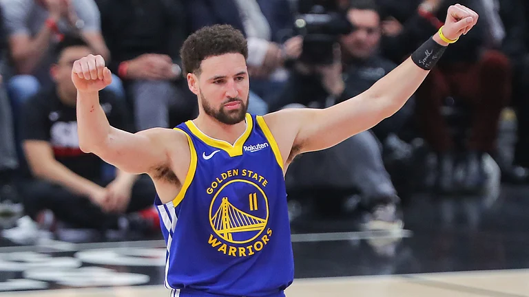 Klay Thompson celebrates against the Bulls - null