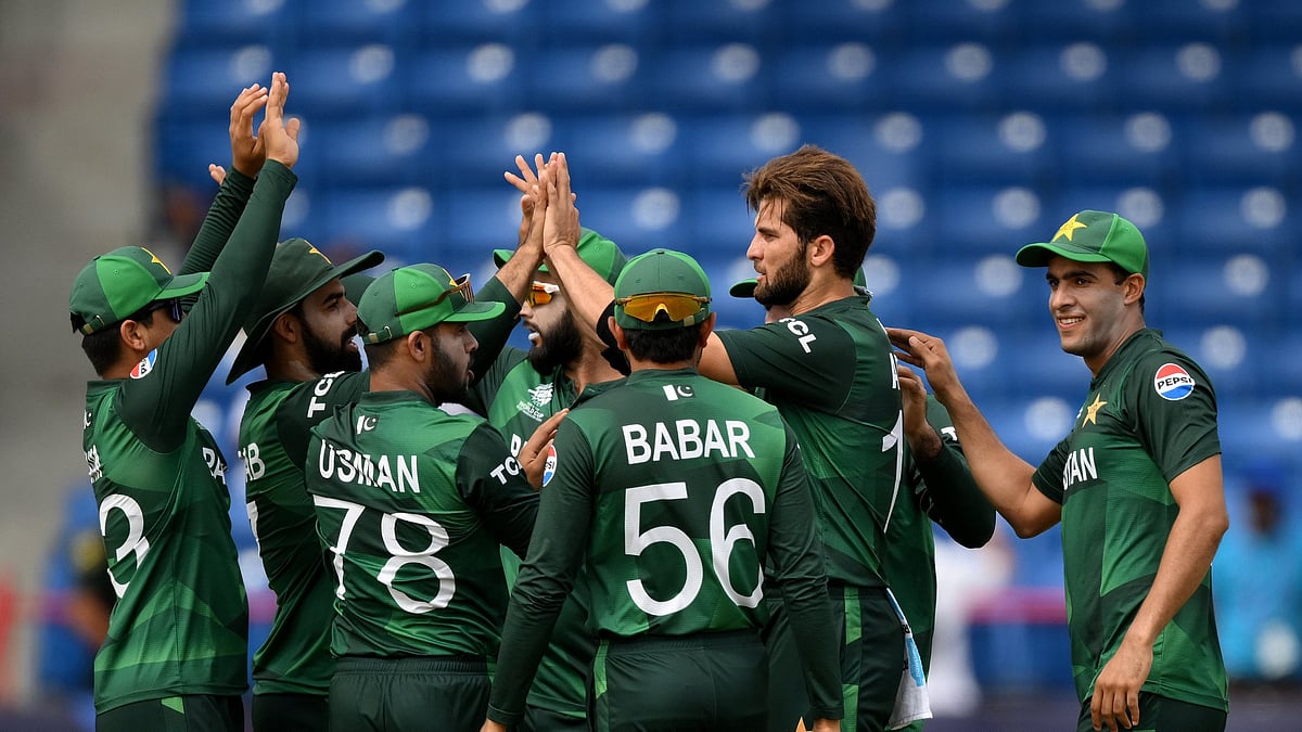 pakistan cricket team with Shaheen and Amir in centre X @TheRealPCB