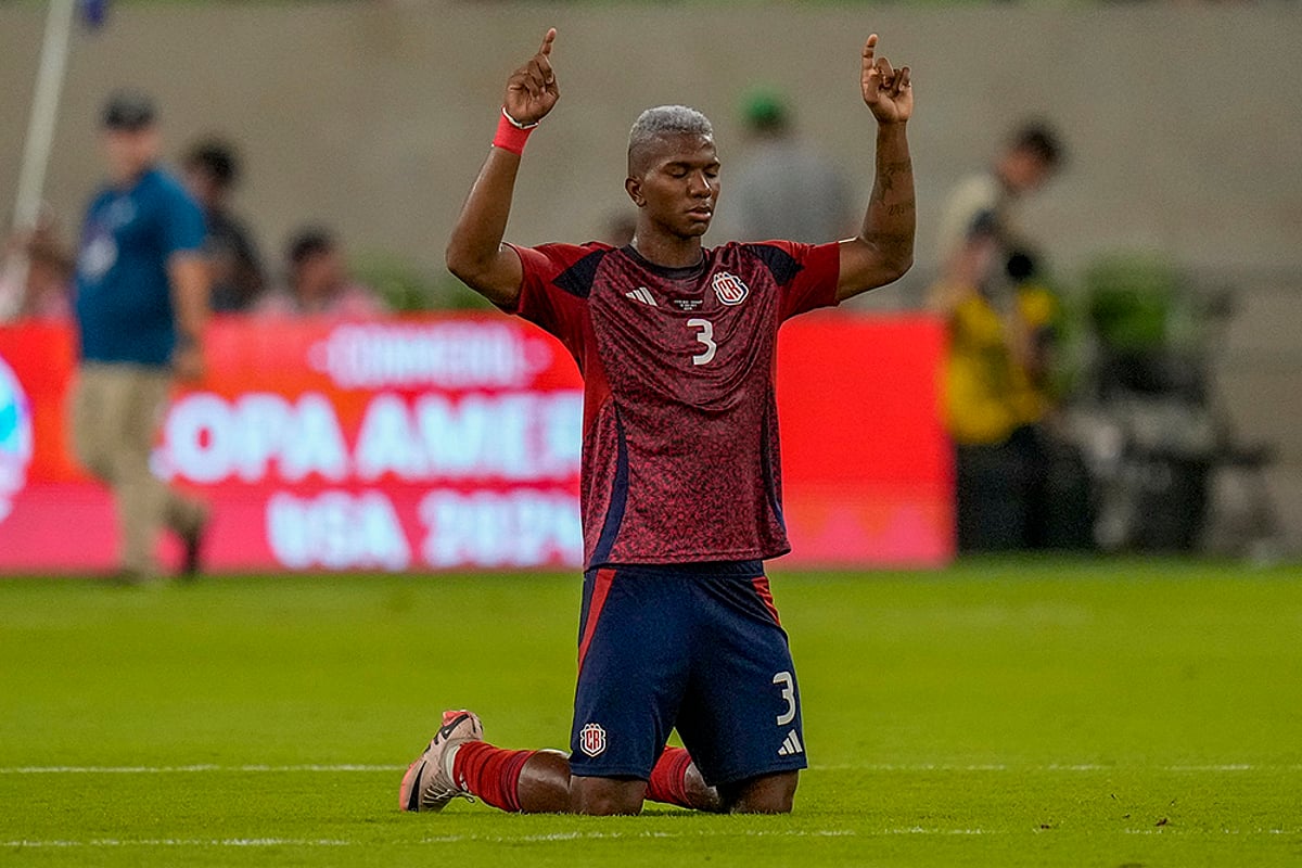 Copa America Soccer Costa Rica vs Paraguay photo gallery_1