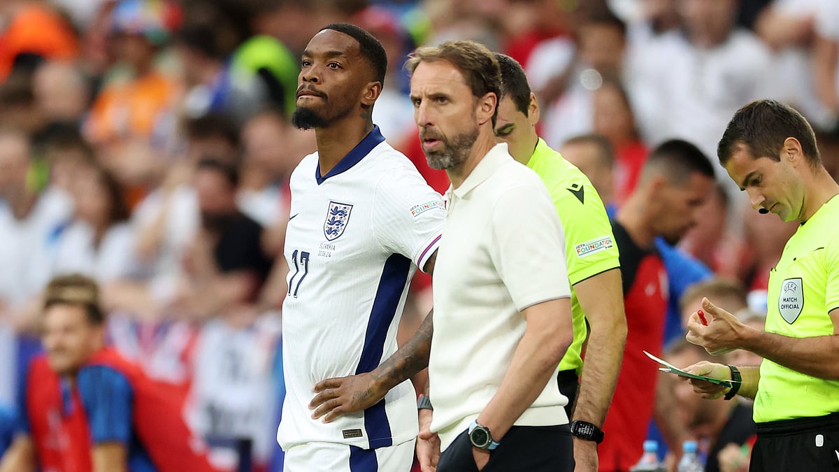 Ivan Toney waits for his opportunity against Slovakia, alongside England manager Gareth Southgate