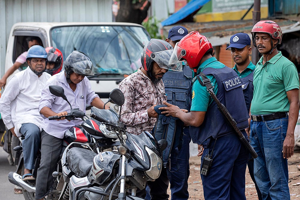 Curfew in Bangladesh after controversial quota protests_11