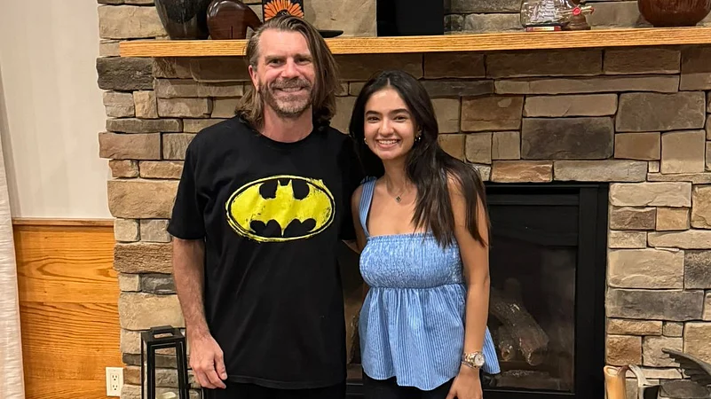 Anushka Sen, Ken Lewis